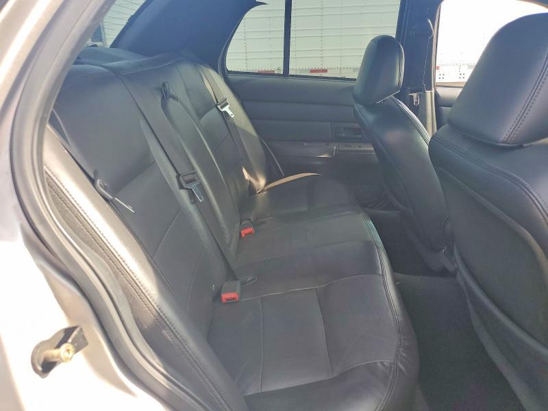2004 Ford Crown Victoria lx