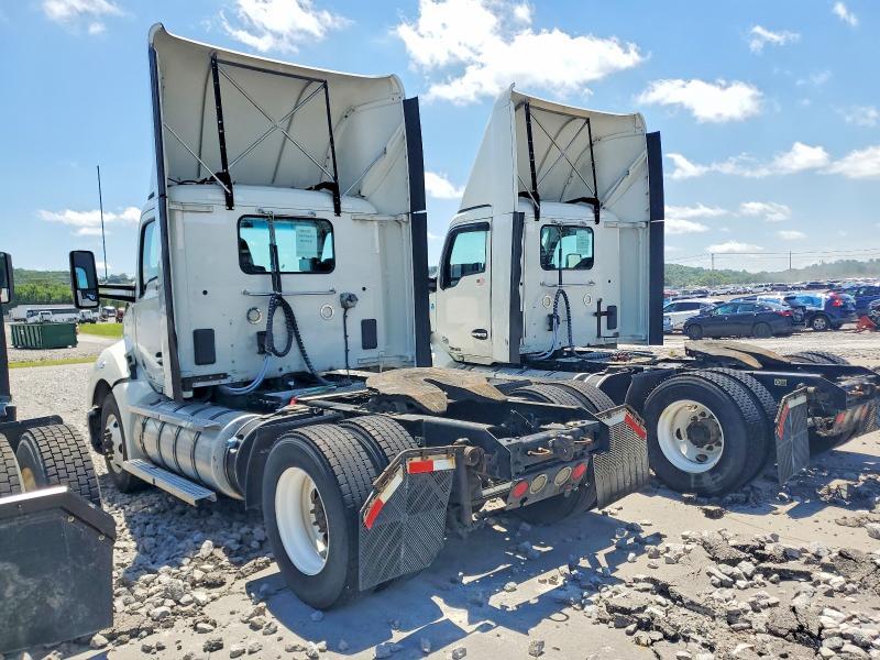 2017 Kenworth T680 Semi Truck