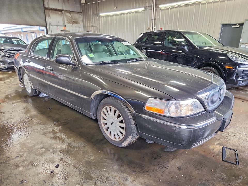 2005 Lincoln Town car Signature