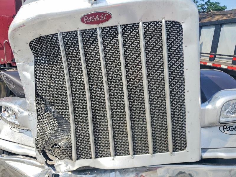 2015 Peterbilt 2013 Peterbilt 389 Semi Truck
