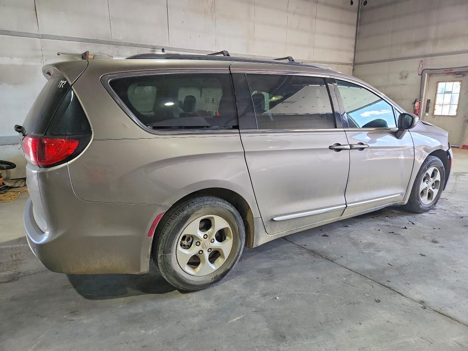 2017 Chrysler Pacifica Touring l Plus