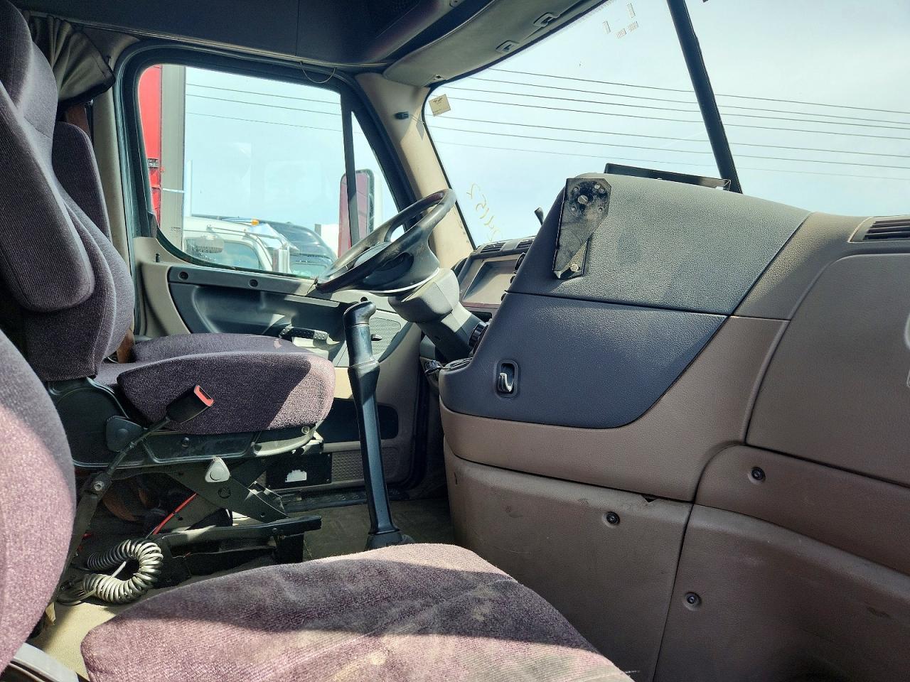 2013 Freightliner Cascadia Semi Truck