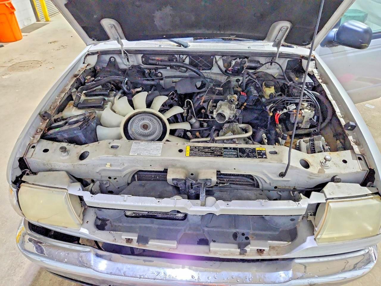 2004 Mazda B3000