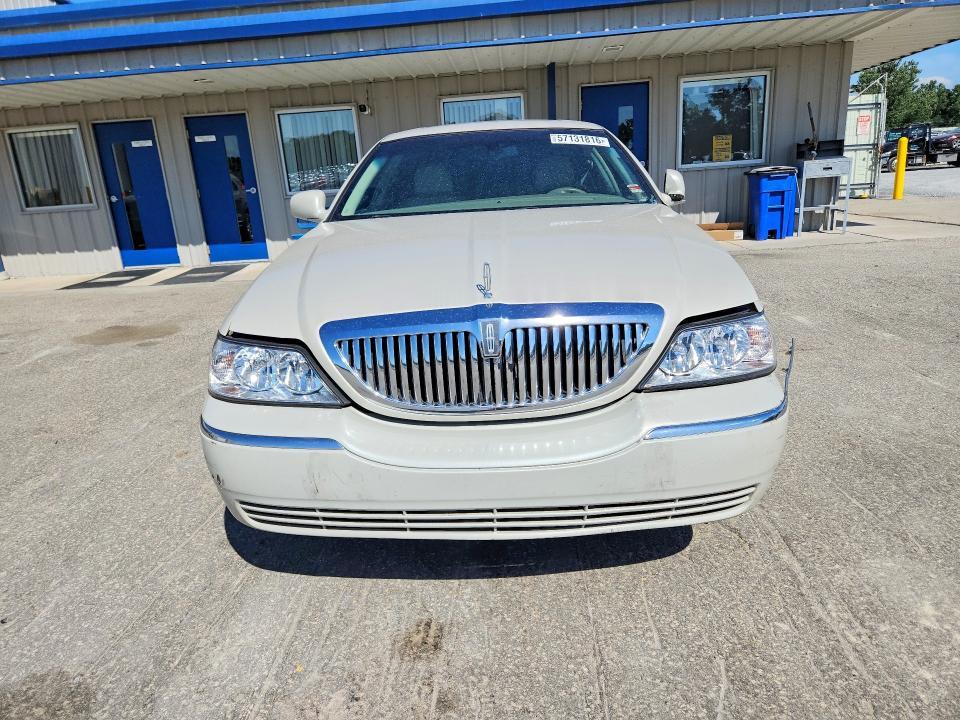 2005 Lincoln Town car Signature Limited