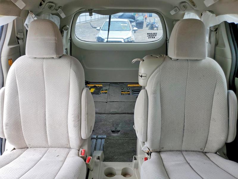 2011 Toyota Sienna le