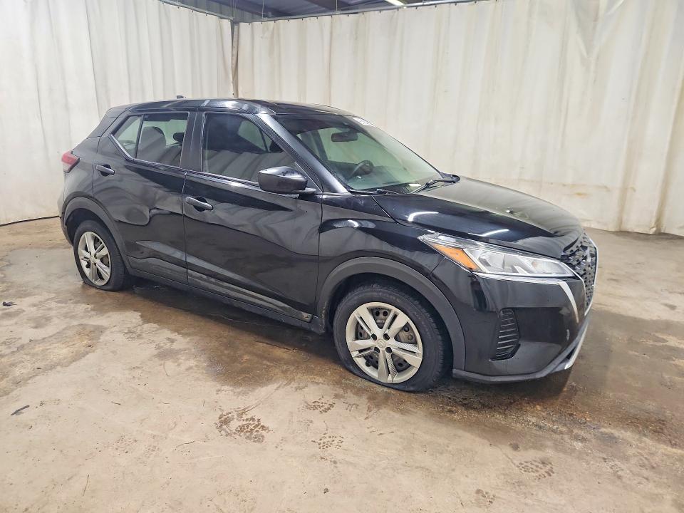 2023 Nissan Kicks s