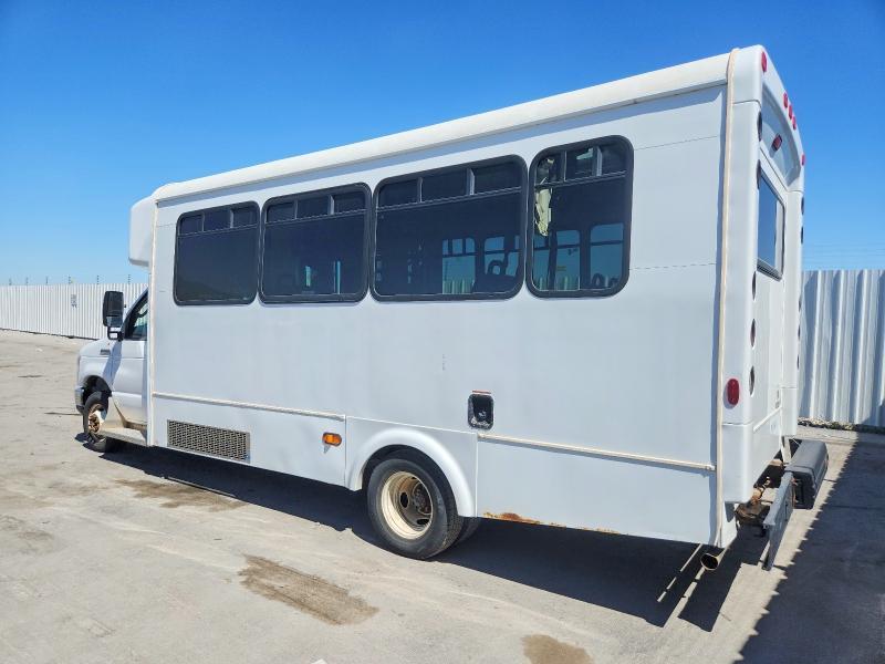 2017 Ford Econoline E450 Super Duty Cutaway Van