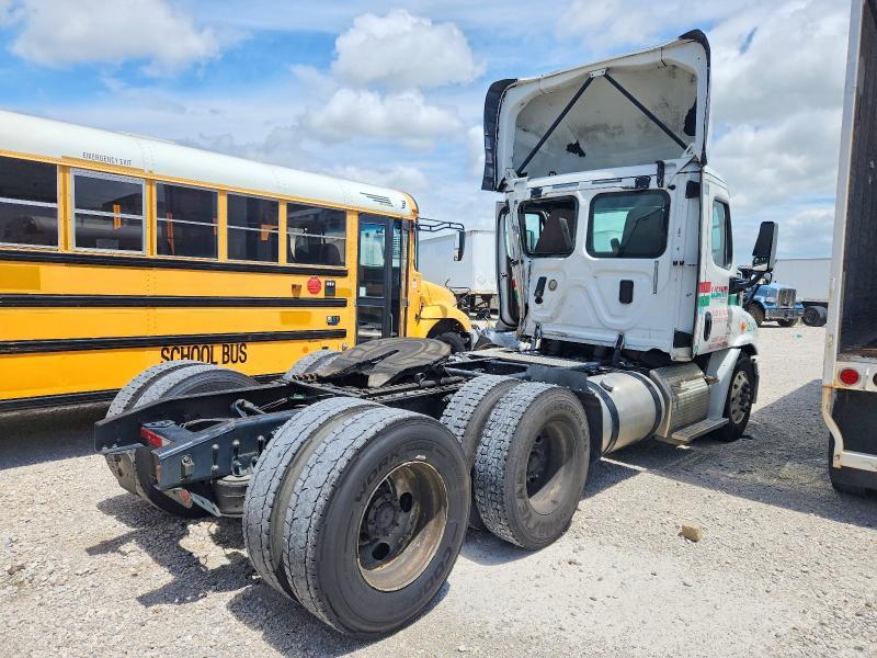 2017 Freightliner Cascadia 113 Semi Truck