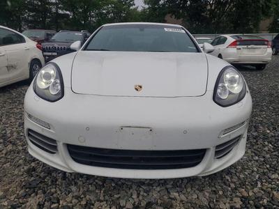2016 Porsche Panamera 2
