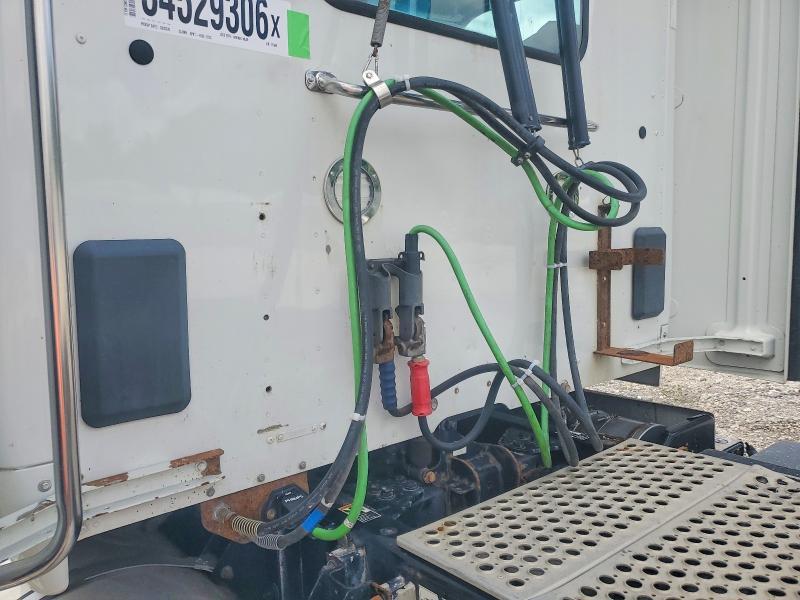 2017 Kenworth T680 Semi Truck