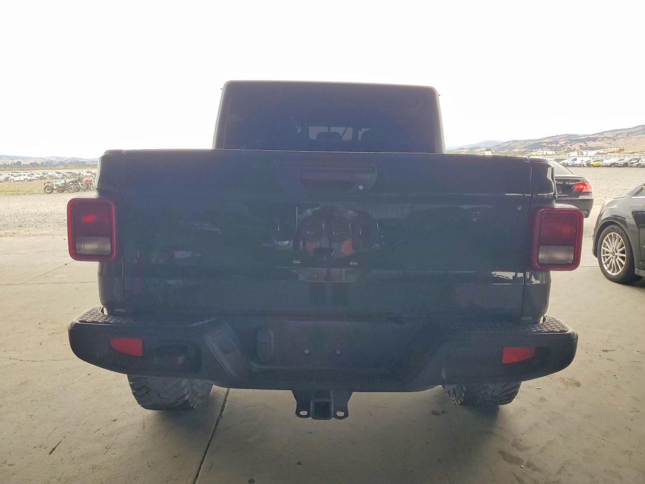 2022 Jeep Gladiator Sport
