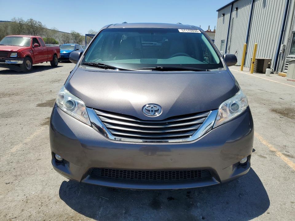 2012 Toyota Sienna xle 8-passenger