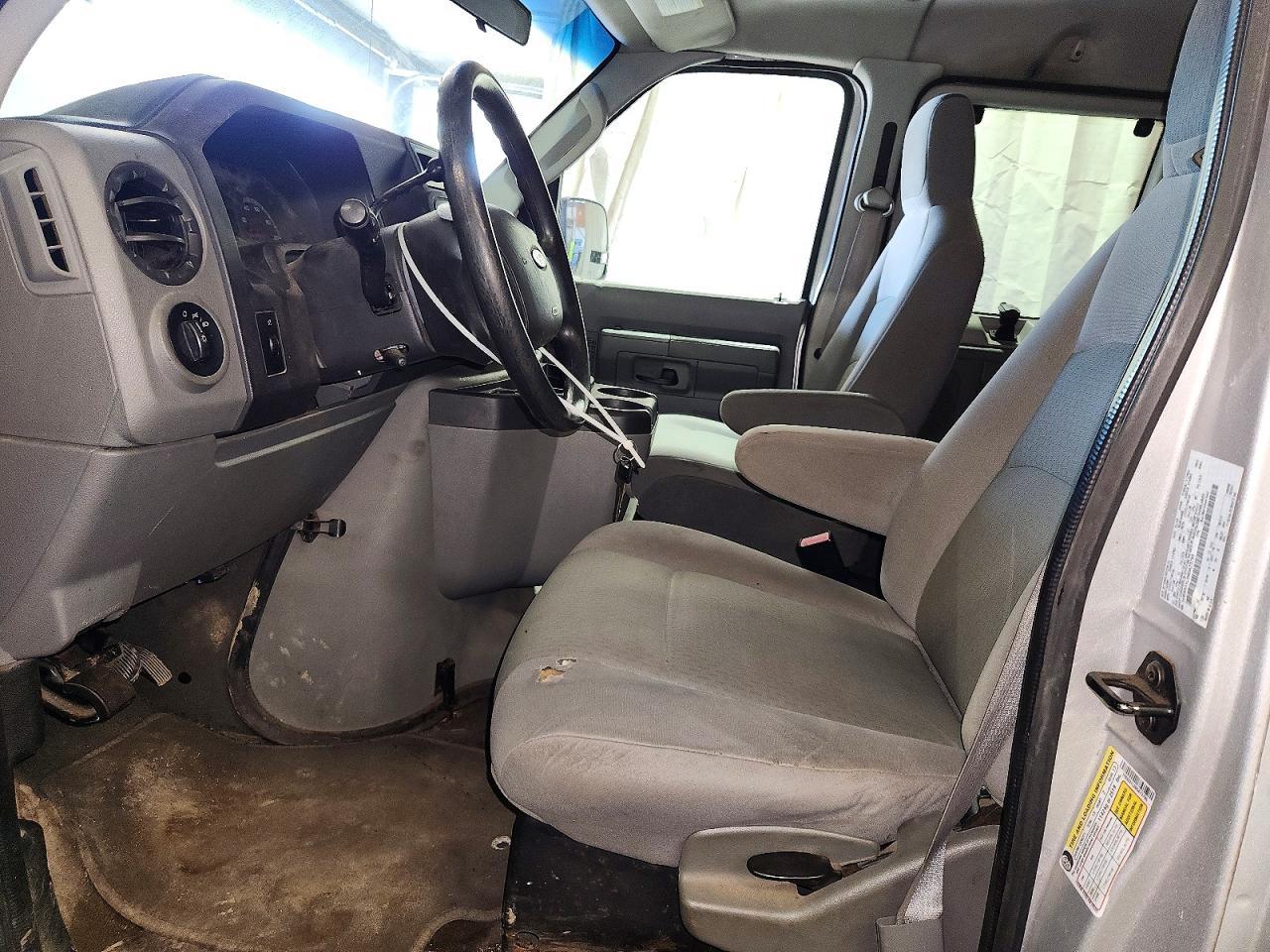 2009 Ford Econoline E350 Super Duty Wagon