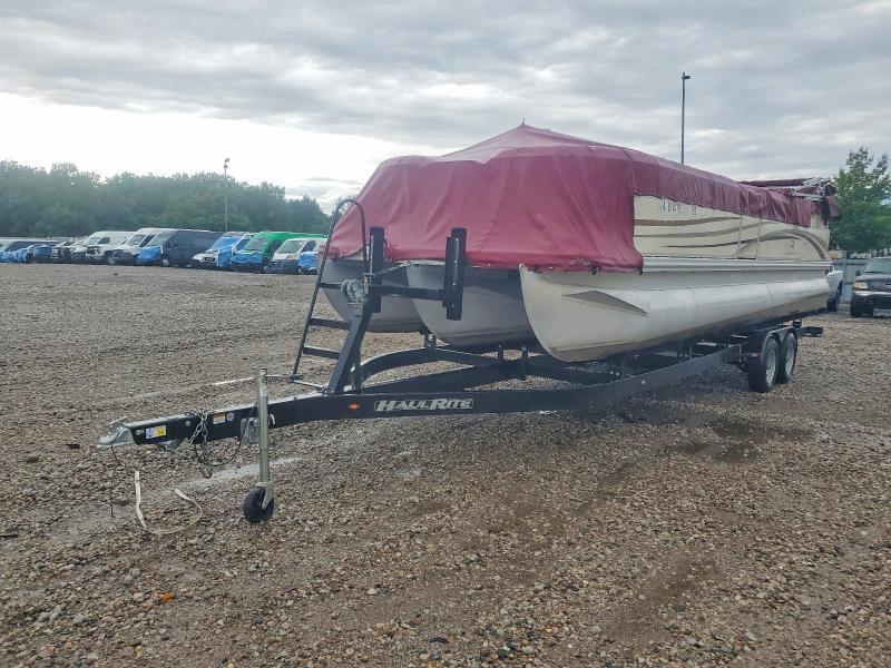 2001 Bennington Marine Boat With Trailer