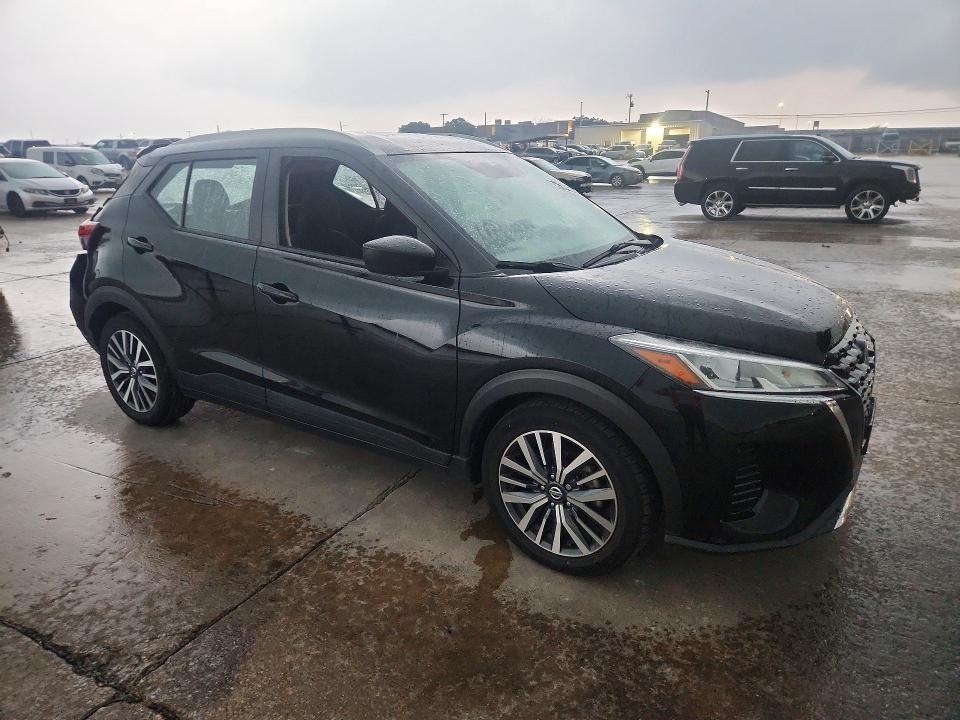 2021 Nissan Kicks sv