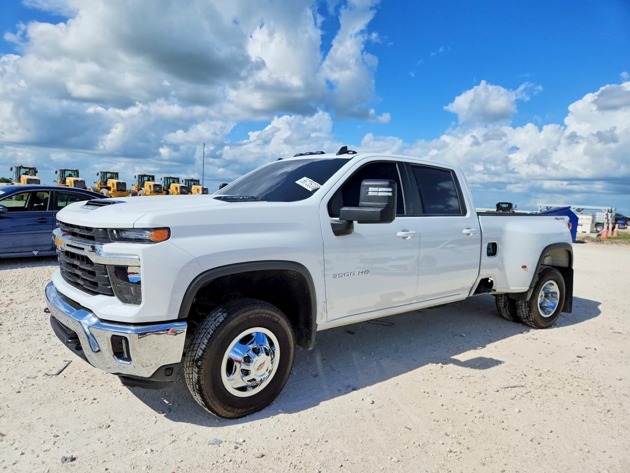 2025 Chevrolet Silverado K3500 LT