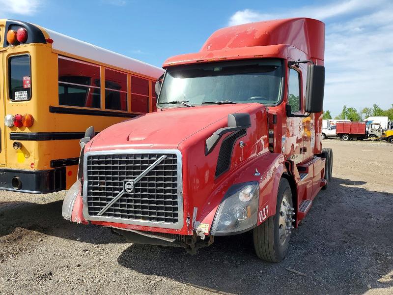 2007 Volvo VNL Semi Truck