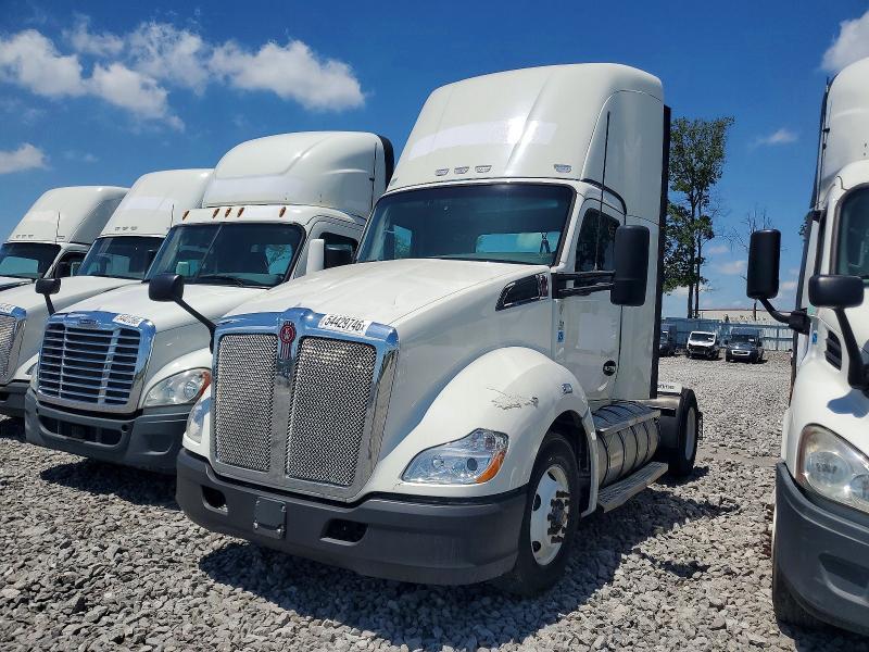 2017 Kenworth T680 Semi Truck