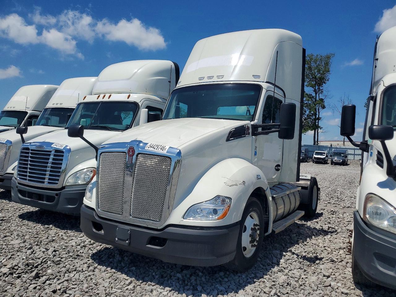 2017 Kenworth T680 Semi Truck