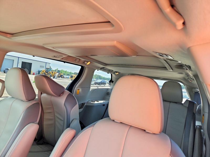 2014 Toyota Sienna Limited 7-passenger