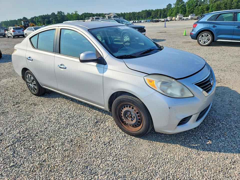 2012 Nissan Versa 1.6 s