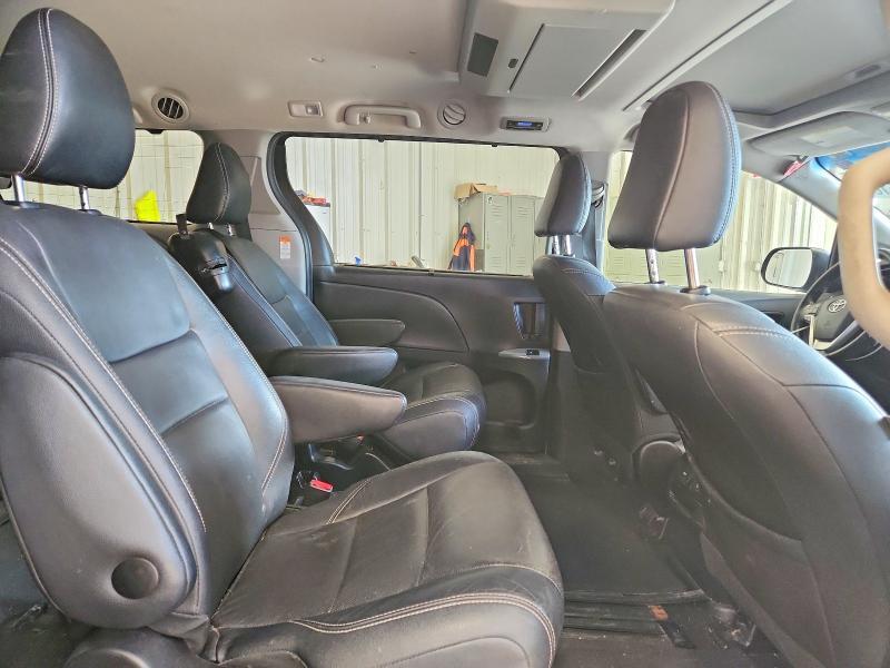 2015 Toyota Sienna Sport