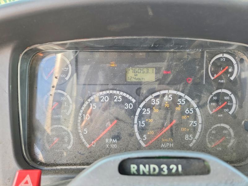 2005 Frht - Freightliner 2005 Freightliner Business Class M2 BOX Truck