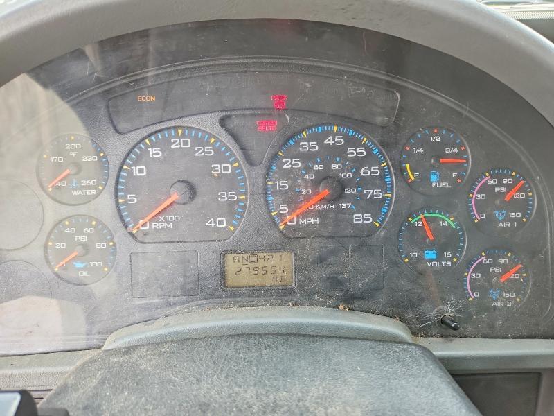 2004 International 4300 Delivery Truck