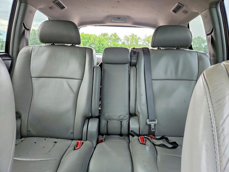 2012 Toyota Highlander se