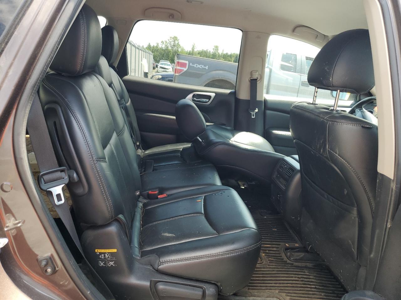 2015 Nissan Pathfinder s