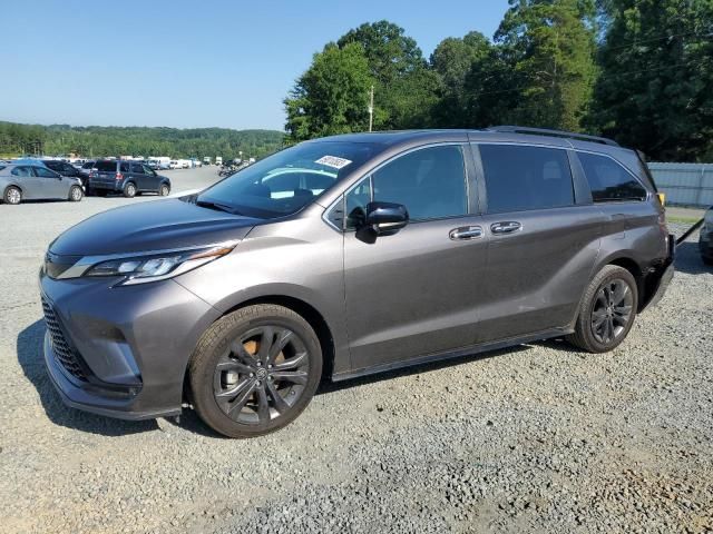 2022 Toyota Sienna XSE