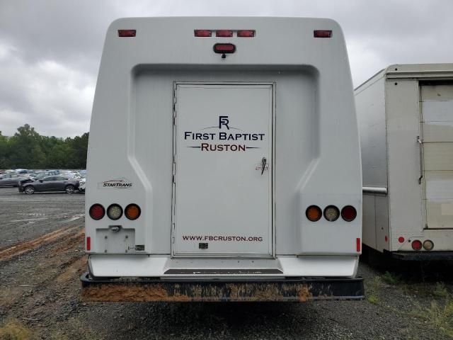 2011 Ford Econoline E450 Super Duty Cutaway Van