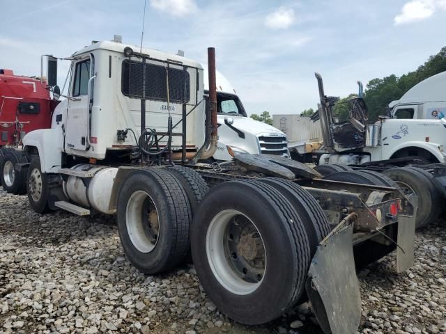 2000 Mack 600 CH600