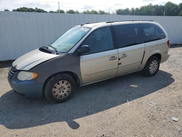 2005 Chrysler Town & Country LX