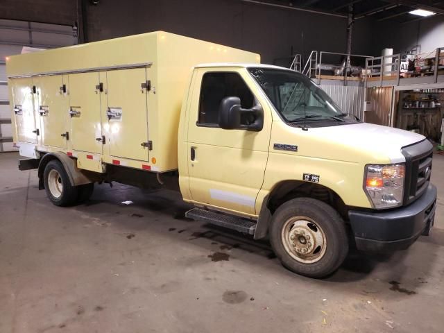 2017 Ford Econoline E450 Super Duty Cutaway Van