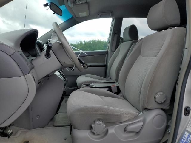 2004 Toyota Sienna CE