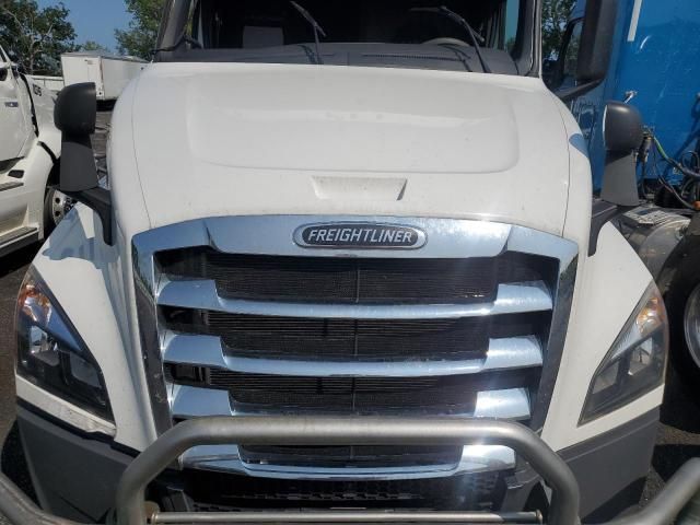 2020 Freightliner Cascadia 126