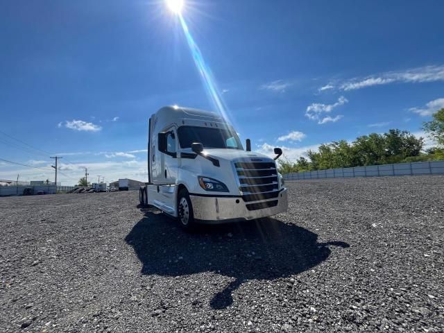 2020 Freightliner Cascadia 126