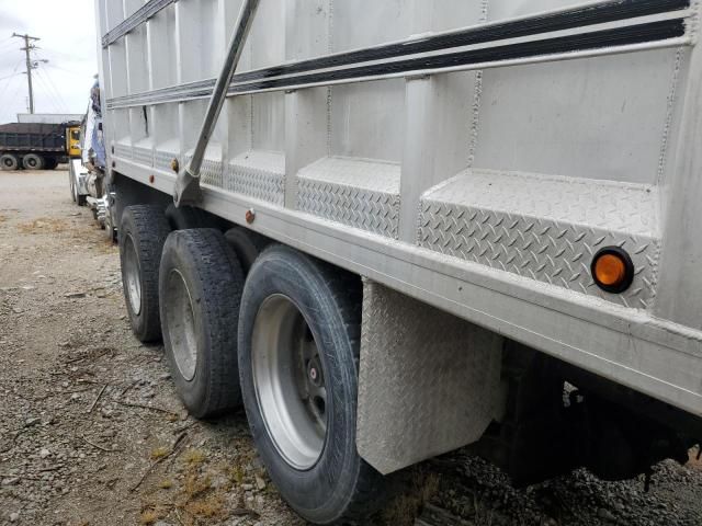 2000 Freightliner Medium Conventional FL112