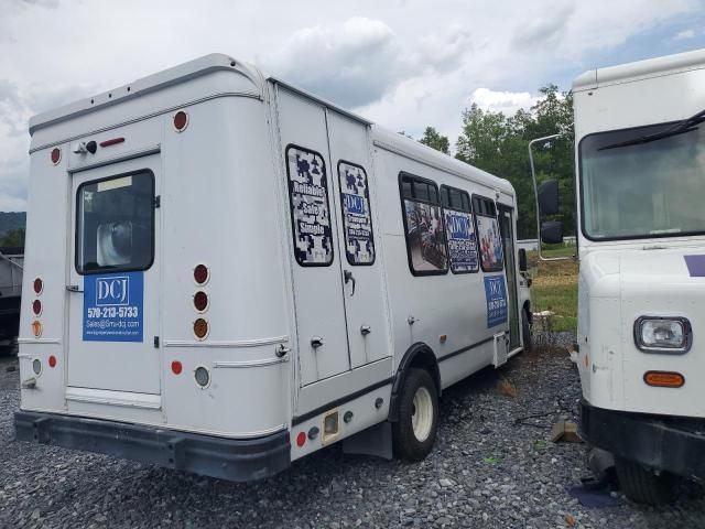 2016 Ford Econoline E450 Super Duty Cutaway Van