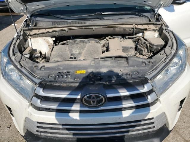 2017 Toyota Highlander SE