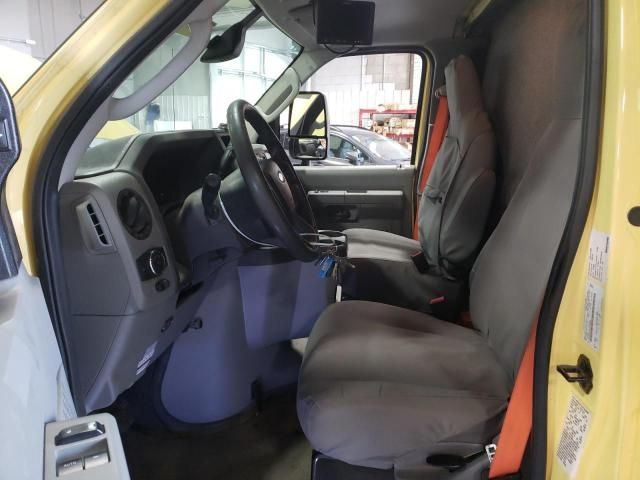 2022 Ford Econoline E450 Super Duty Cutaway Van