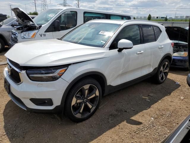 2020 Volvo XC40 T5 Momentum