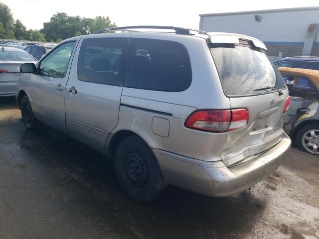 2002 Toyota Sienna LE