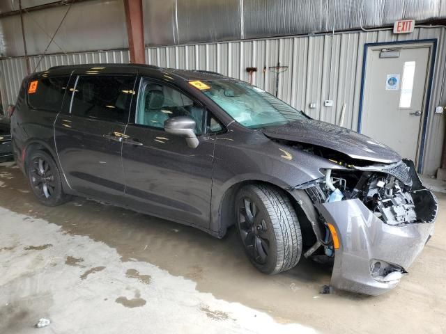 2017 04 2017 Chrysler Pacifica Touring L