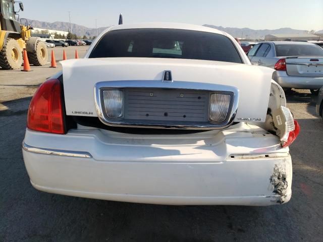 2011 Lincoln Town Car Signature Limited