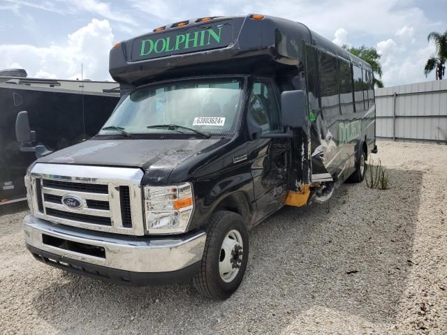 2019 Ford Econoline E450 Super Duty Cutaway Van