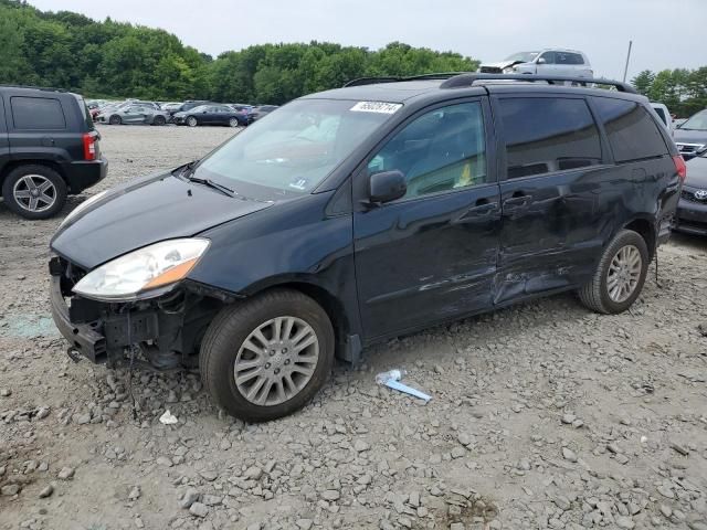 2010 Toyota Sienna XLE