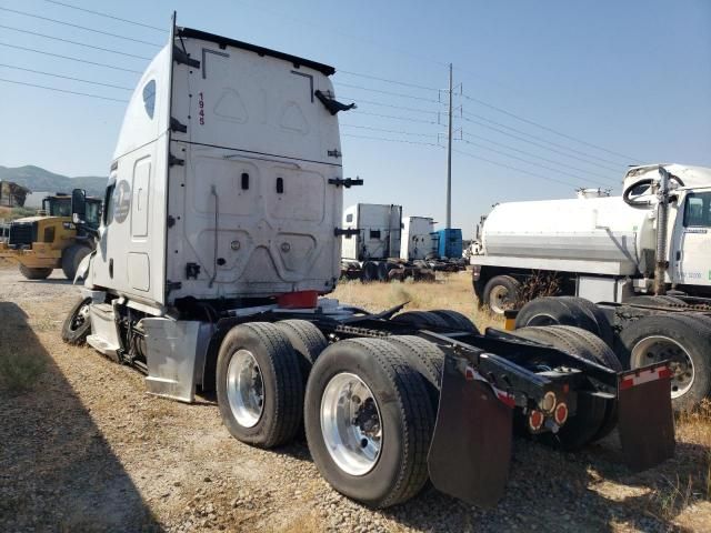 2019 Freightliner Cascadia 126