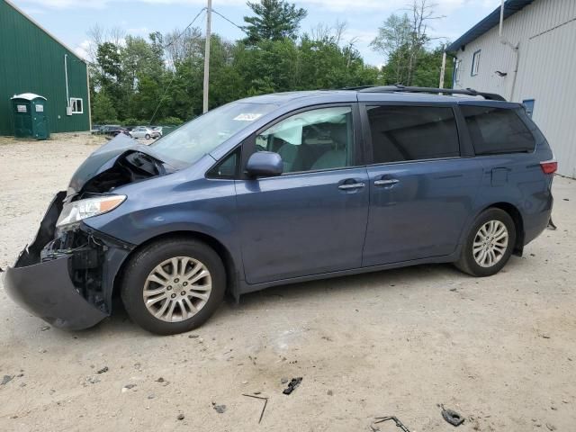 2017 Toyota Sienna XLE